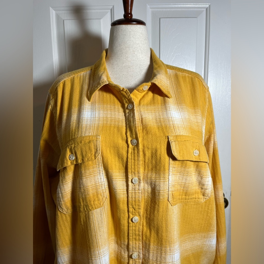 Universal Thread Honey Gold Plaid Women’s Shirt - Picture 2 of 11